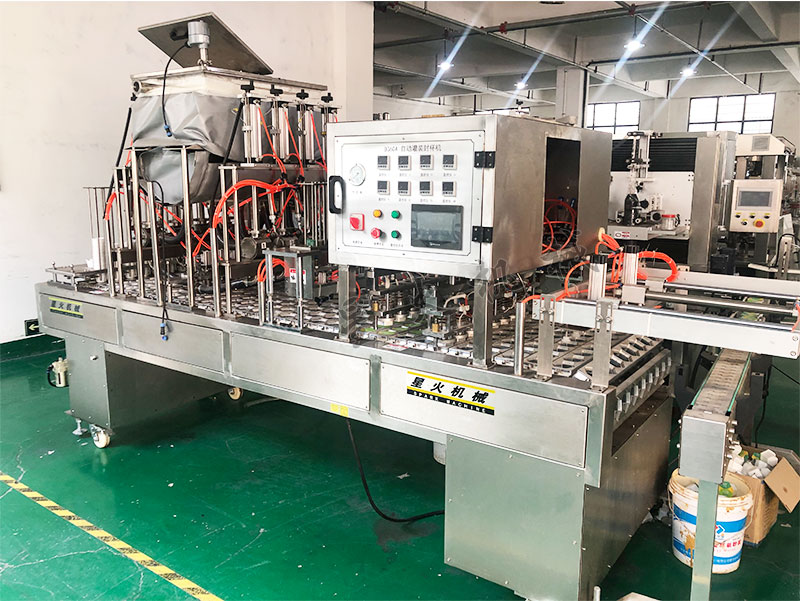 果凍杯辣椒醬灌裝封口機設(shè)備展示