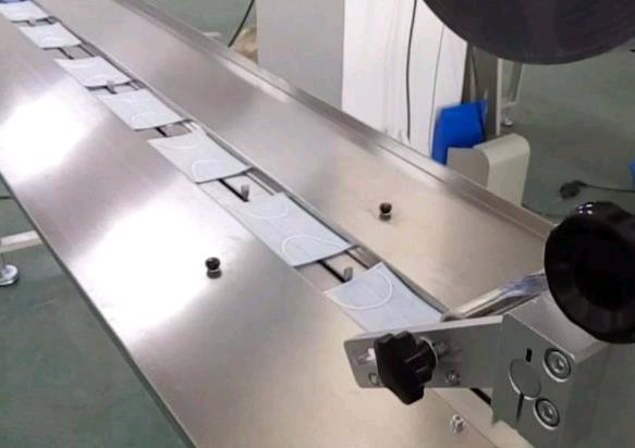 全自動(dòng)KN95口罩包裝機(jī)