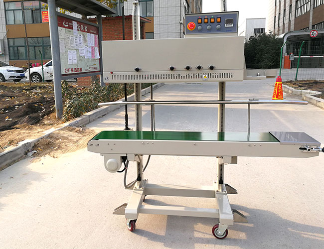 江蘇精選連續(xù)封口機(jī)設(shè)備展示